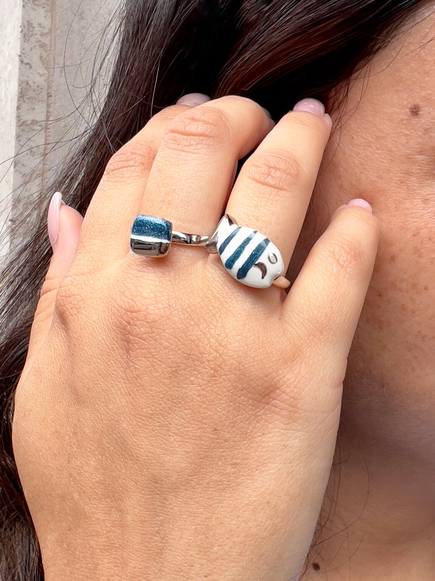 Anillo clásico mini Mattonella azul y platino