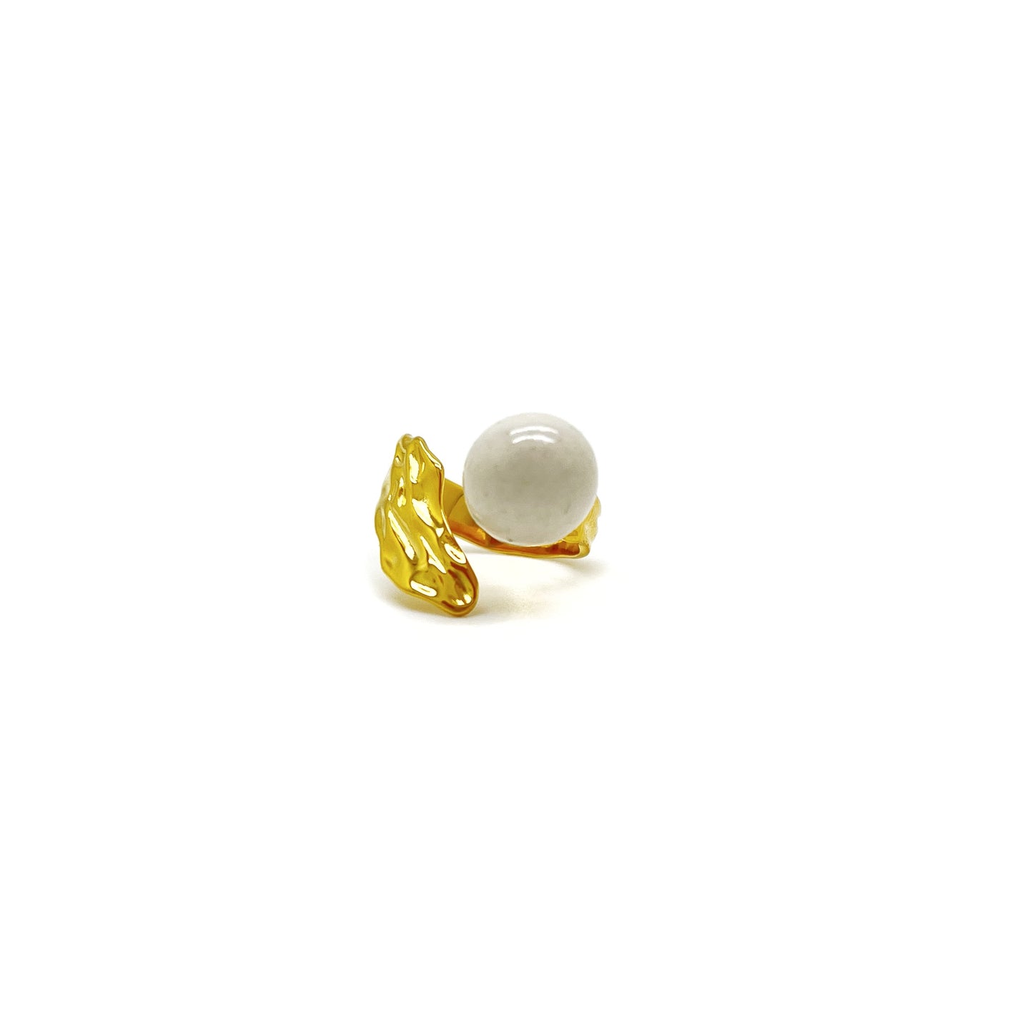 White sphere ring and gold tile