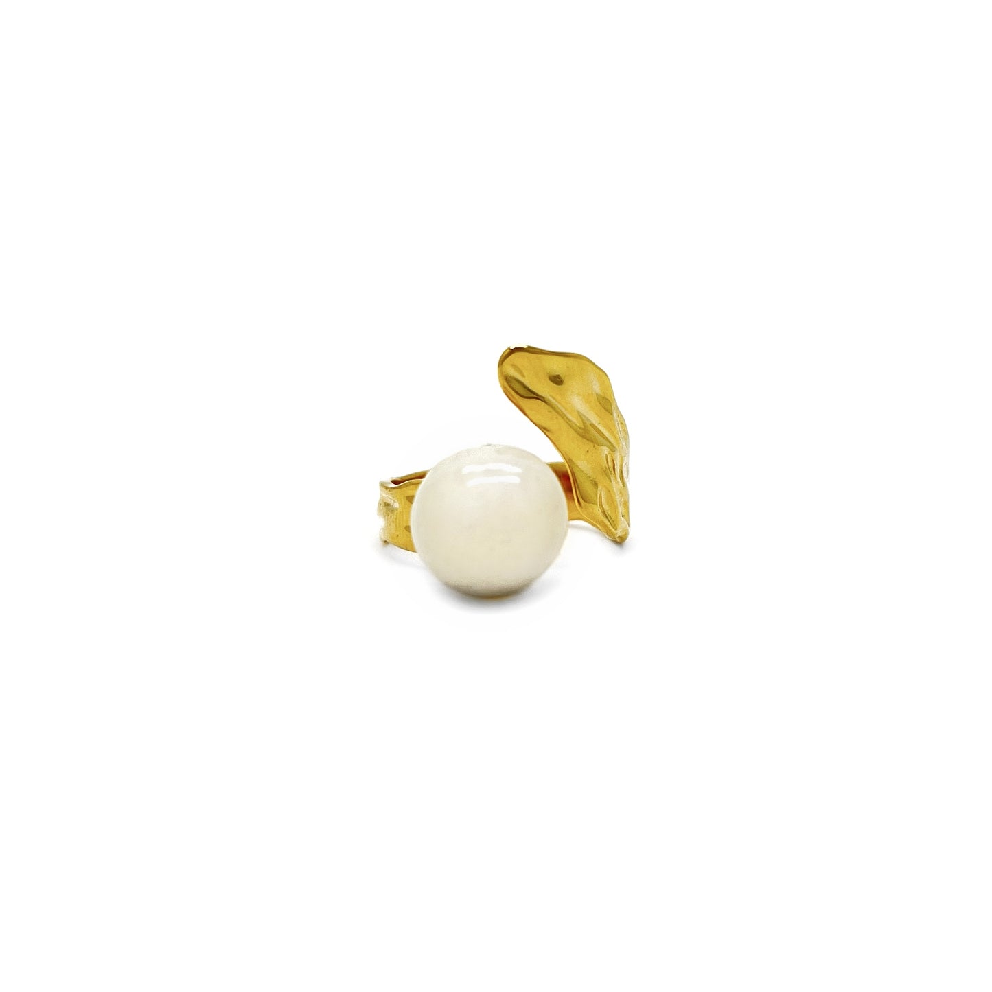 White sphere ring and gold tile