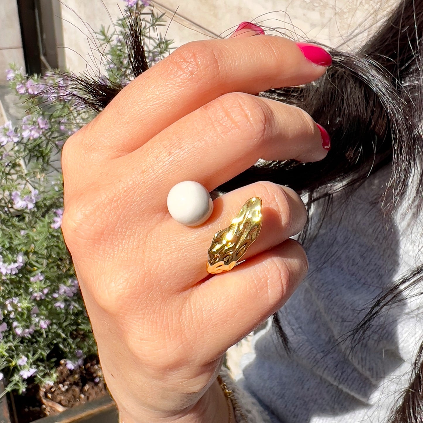 White sphere ring and gold tile